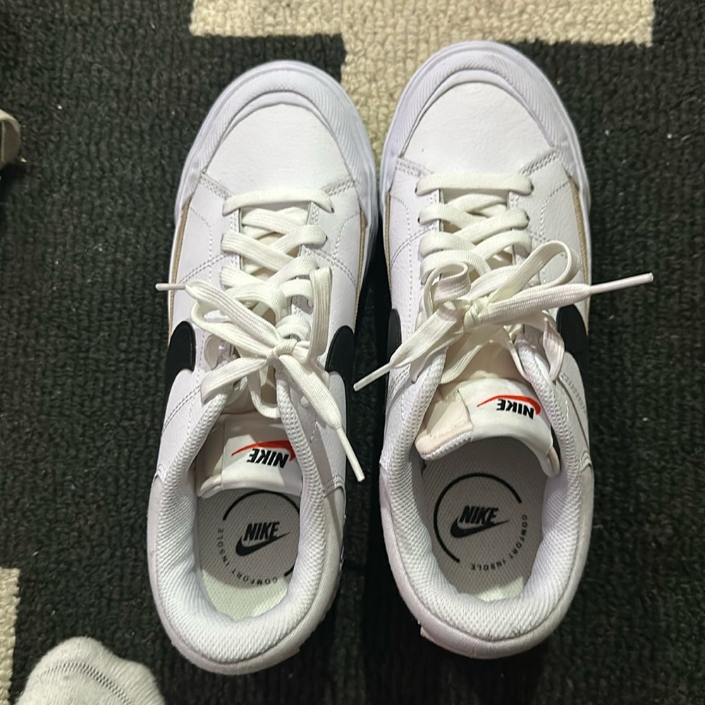 Nike Women's Court Legacy Lift Platform Sneaker 7.5